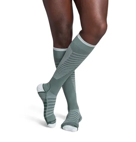 Sigvaris 432C Motion Flow Tech, 20-30 mmHg, Knee High - Image 10
