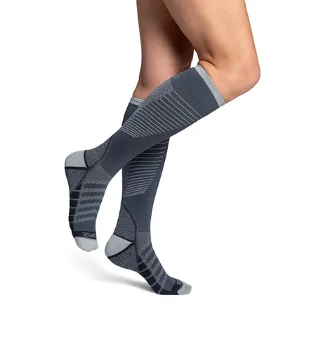 Sigvaris 432C Motion Flow Tech, 20-30 mmHg, Knee High - Image 13