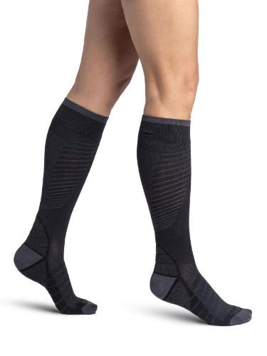 Sigvaris 432C Motion Flow Tech, 20-30 mmHg, Knee High - Image 7