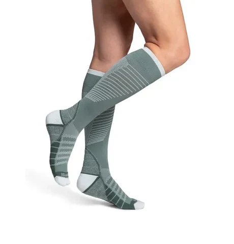 Sigvaris 432C Motion Flow Tech, 20-30 mmHg, Knee High - Image 9