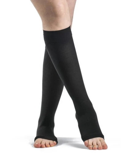 Sigvaris 862CO Unisex Opaque, 20-30 mmHg, Knee High, Open Toe - Image 2